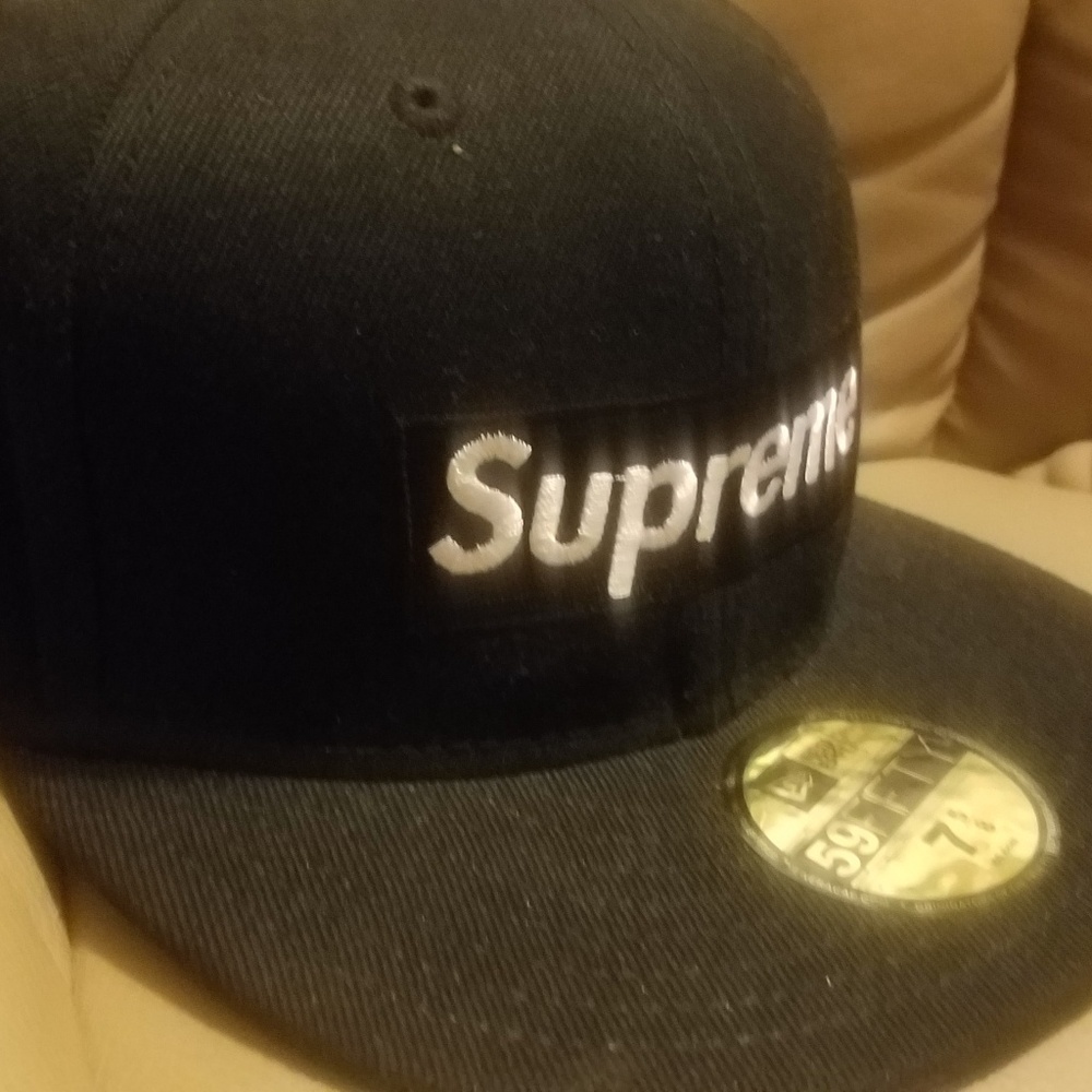 New supreme New era black size 7 5/8